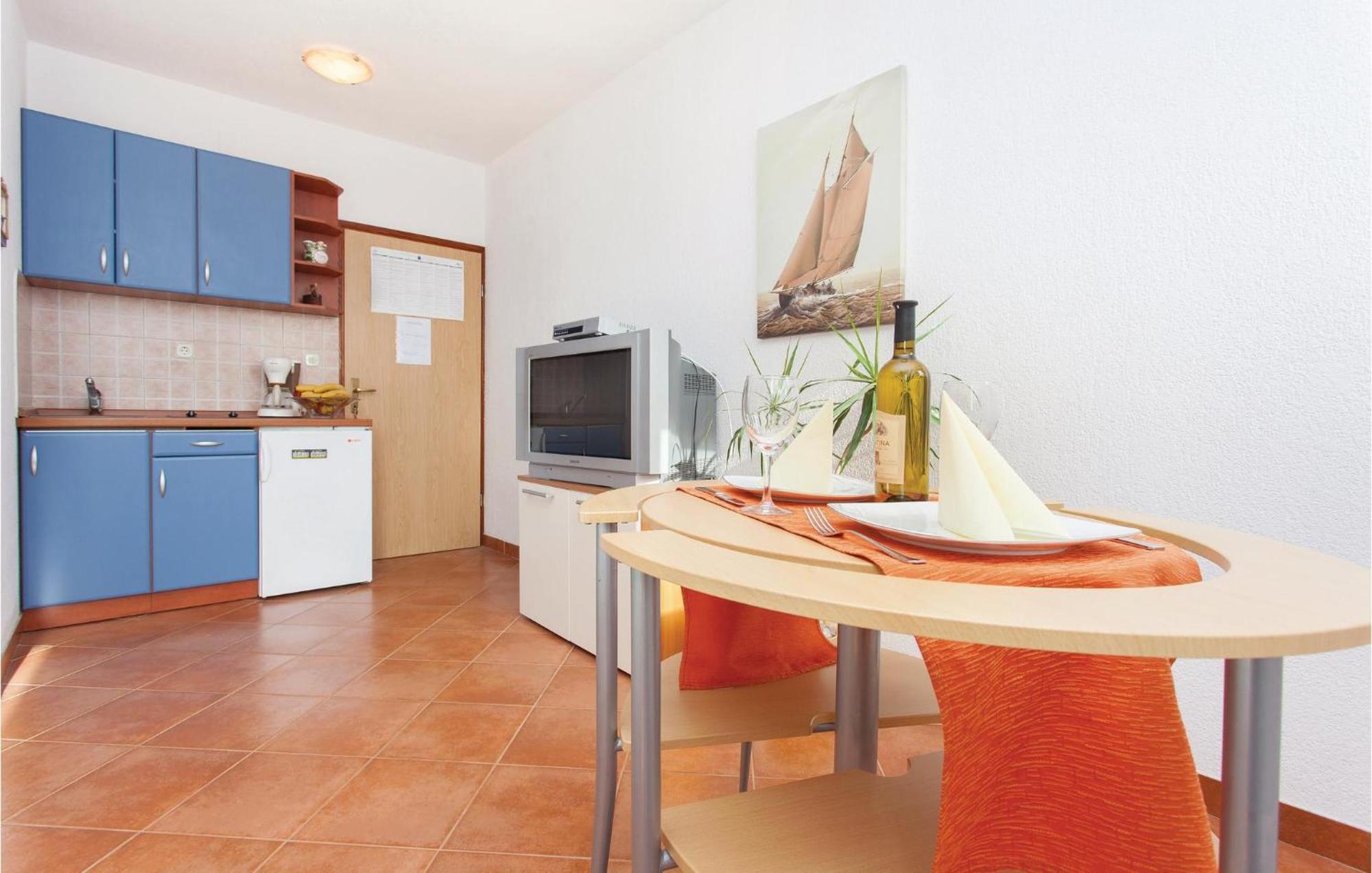 Stunning Apartment In Kornic With House Sea View エクステリア 写真